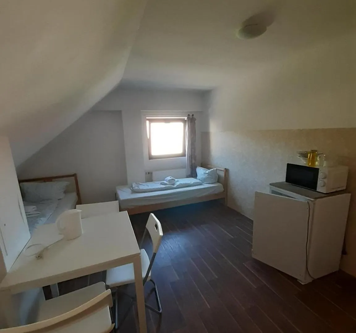 Low Budget Allach Hostel Rooms & Apartments Eve 168 Mnichov