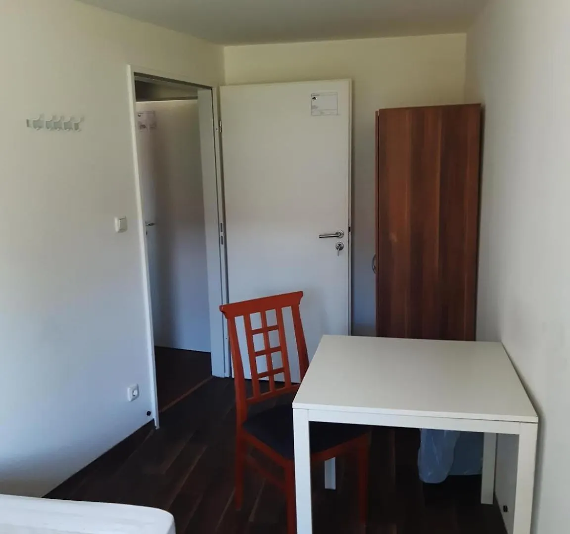 Low Budget Allach Hostel Rooms & Apartments Eve 168 Mnichov