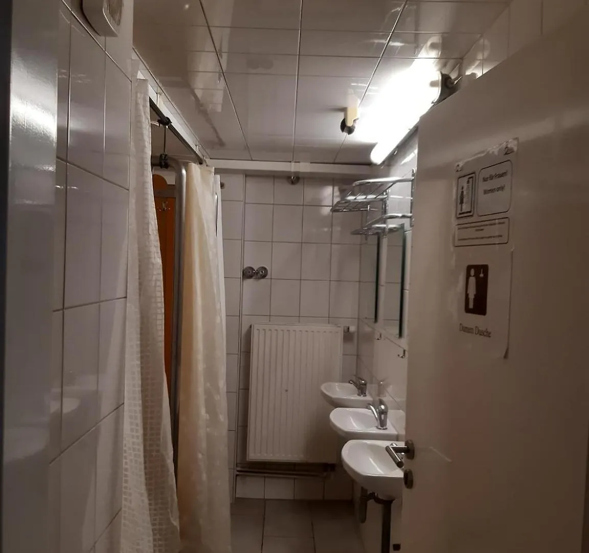 Low Budget Allach Hostel Rooms & Apartments Eve 168 Mnichov 0*,