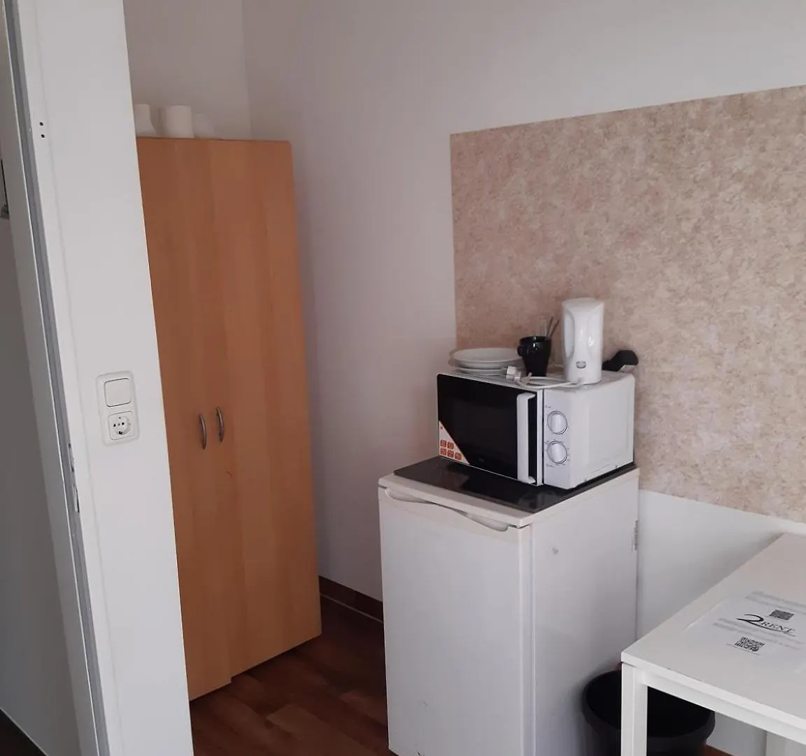 Low Budget Allach Hostel Rooms & Apartments Eve 168 Mnichov
