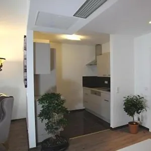 Otel Kavun, Münih