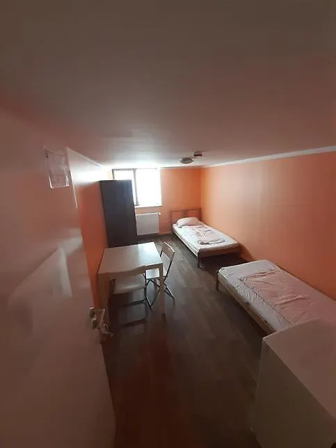 Low Budget Hostel Rooms Eversbuschstr 168 ميونيخ