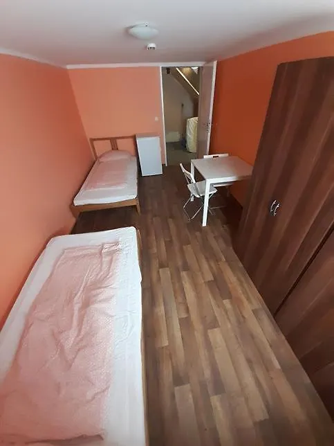 Low Budget Hostel Rooms Eversbuschstr 168 ميونيخ