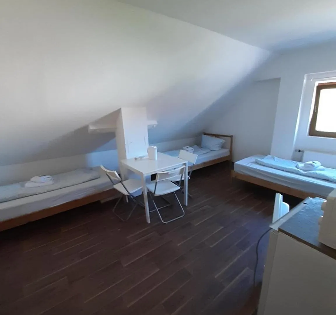 Low Budget Allach Hostel Rooms & Apartments Eve 168 뮌헨 독일