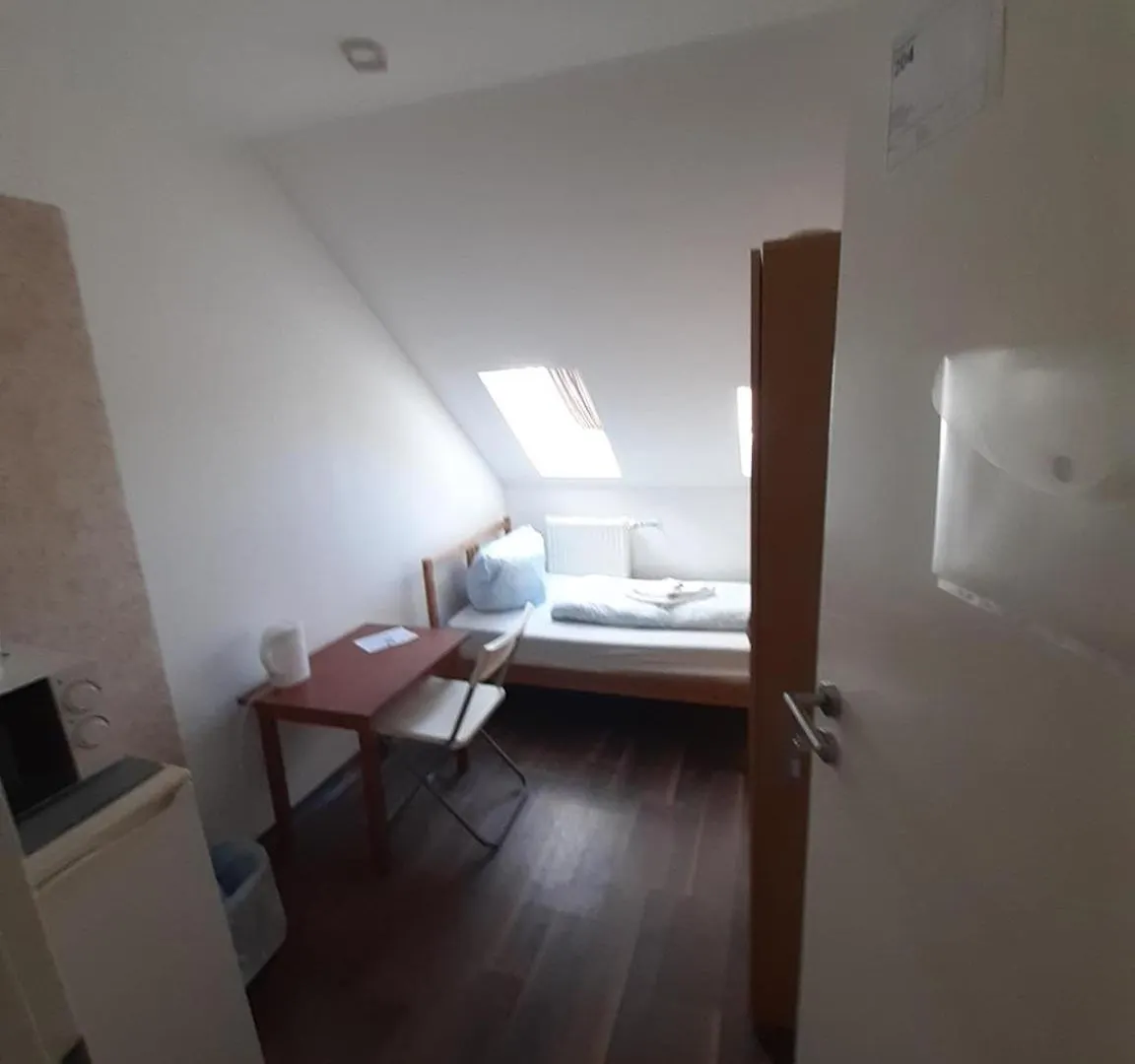 Low Budget Allach Hostel Rooms & Apartments Eve 168 뮌헨 독일