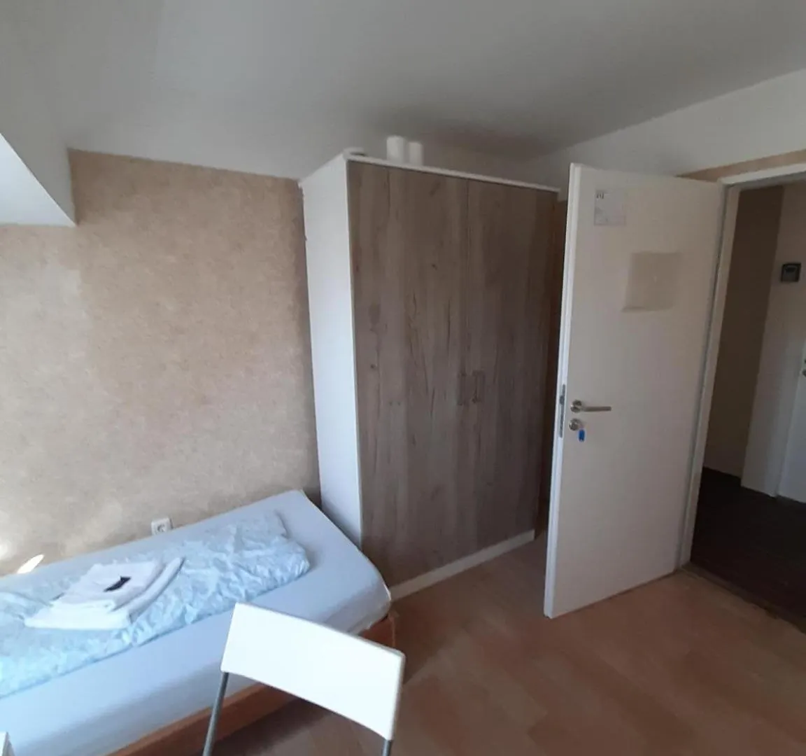 Low Budget Allach Hostel Rooms & Apartments Eve 168 ميونيخ 0*,