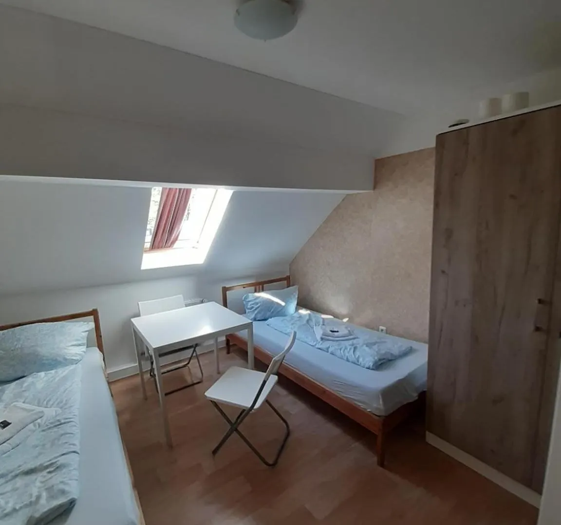 Low Budget Allach Hostel Rooms & Apartments Eve 168 뮌헨