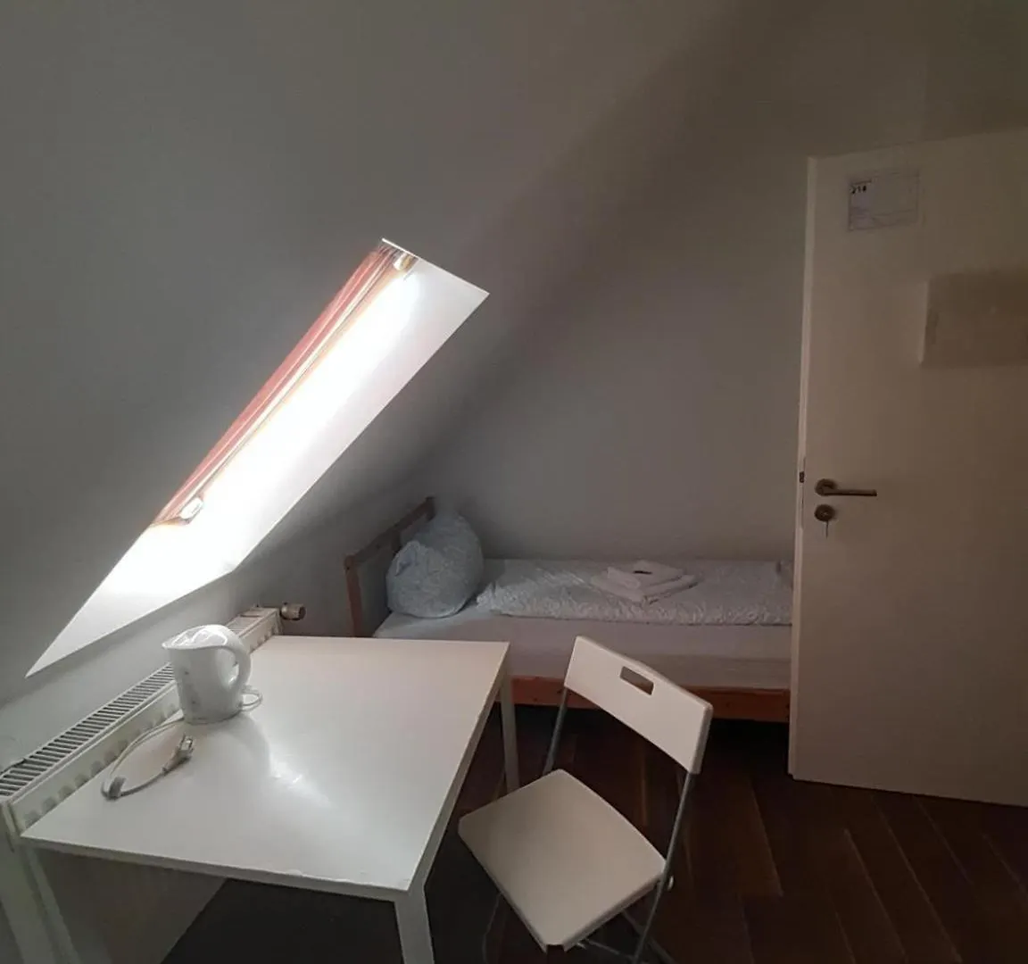 Low Budget Allach Hostel Rooms & Apartments Eve 168 뮌헨