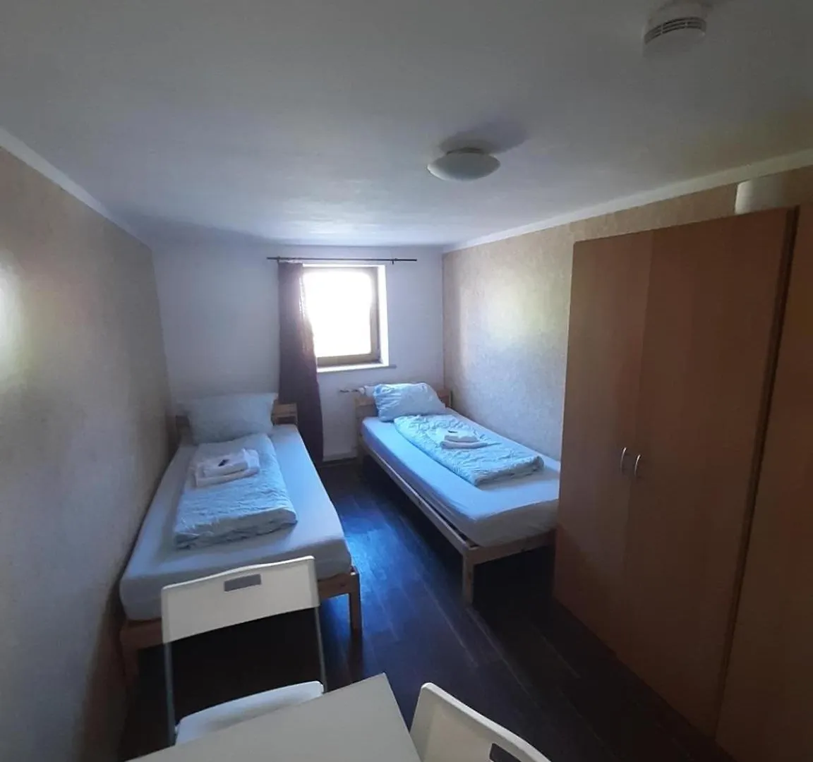 Low Budget Allach Hostel Rooms & Apartments Eve 168 뮌헨