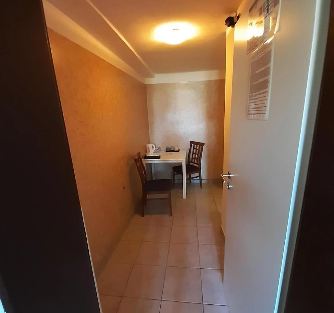 Low Budget Allach Hostel Rooms & Apartments Eve 168 뮌헨 0*,  독일