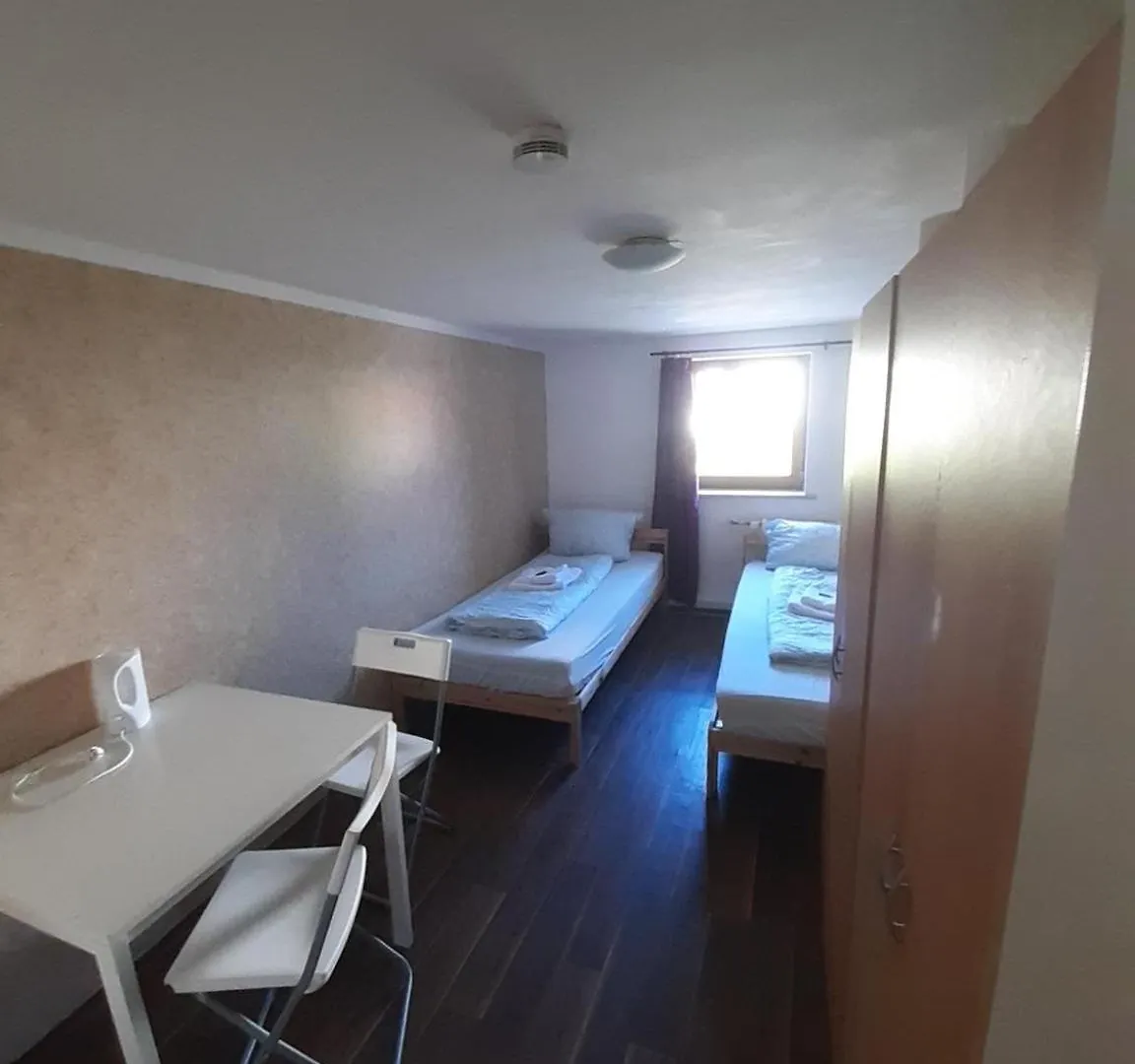 Low Budget Allach Hostel Rooms & Apartments Eve 168 뮌헨 독일