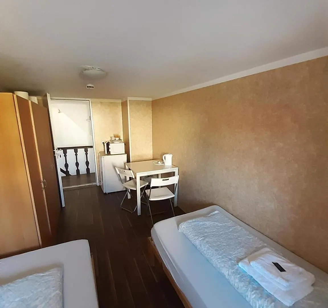 Low Budget Allach Hostel Rooms & Apartments Eve 168 뮌헨 독일
