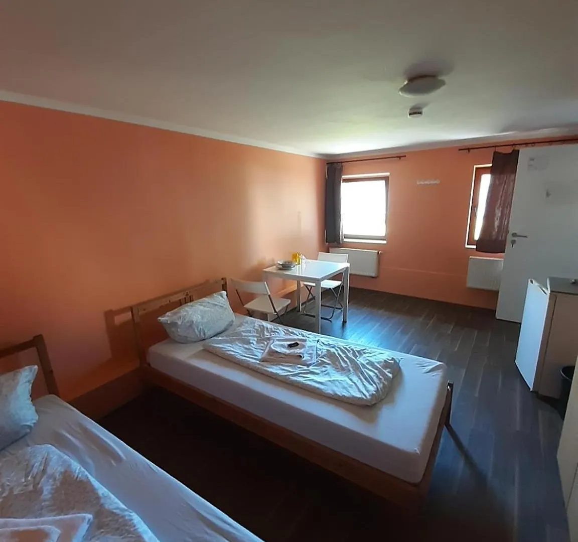 Low Budget Allach Hostel Rooms & Apartments Eve 168 ميونيخ ألمانيا