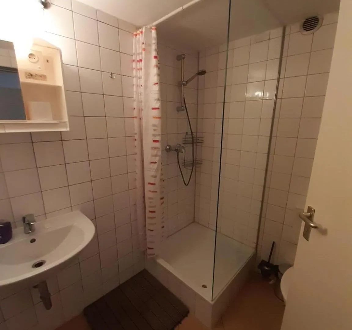 Low Budget Allach Hostel Rooms & Apartments Eve 168 ميونيخ