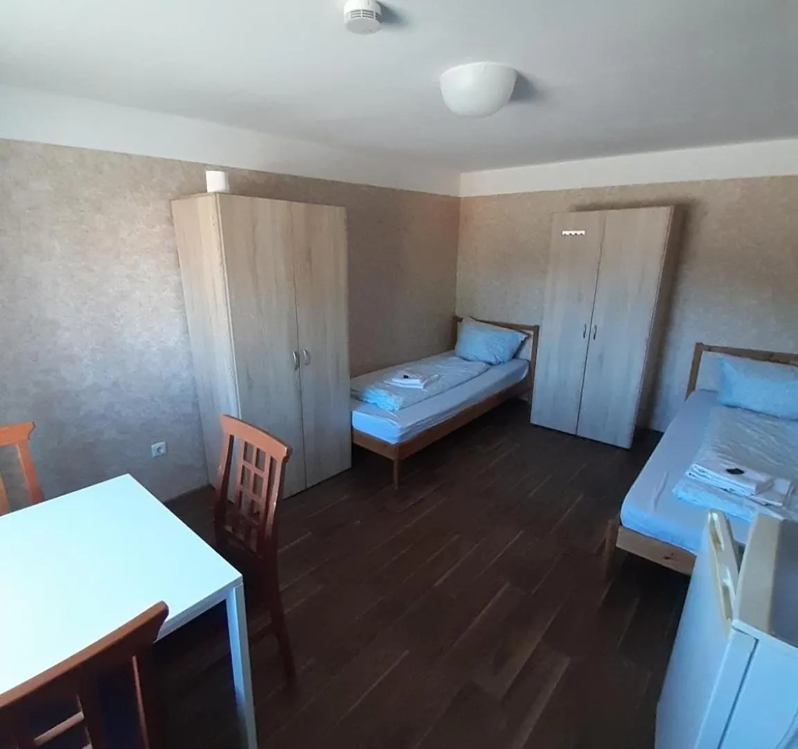 Low Budget Allach Hostel Rooms & Apartments Eve 168 뮌헨