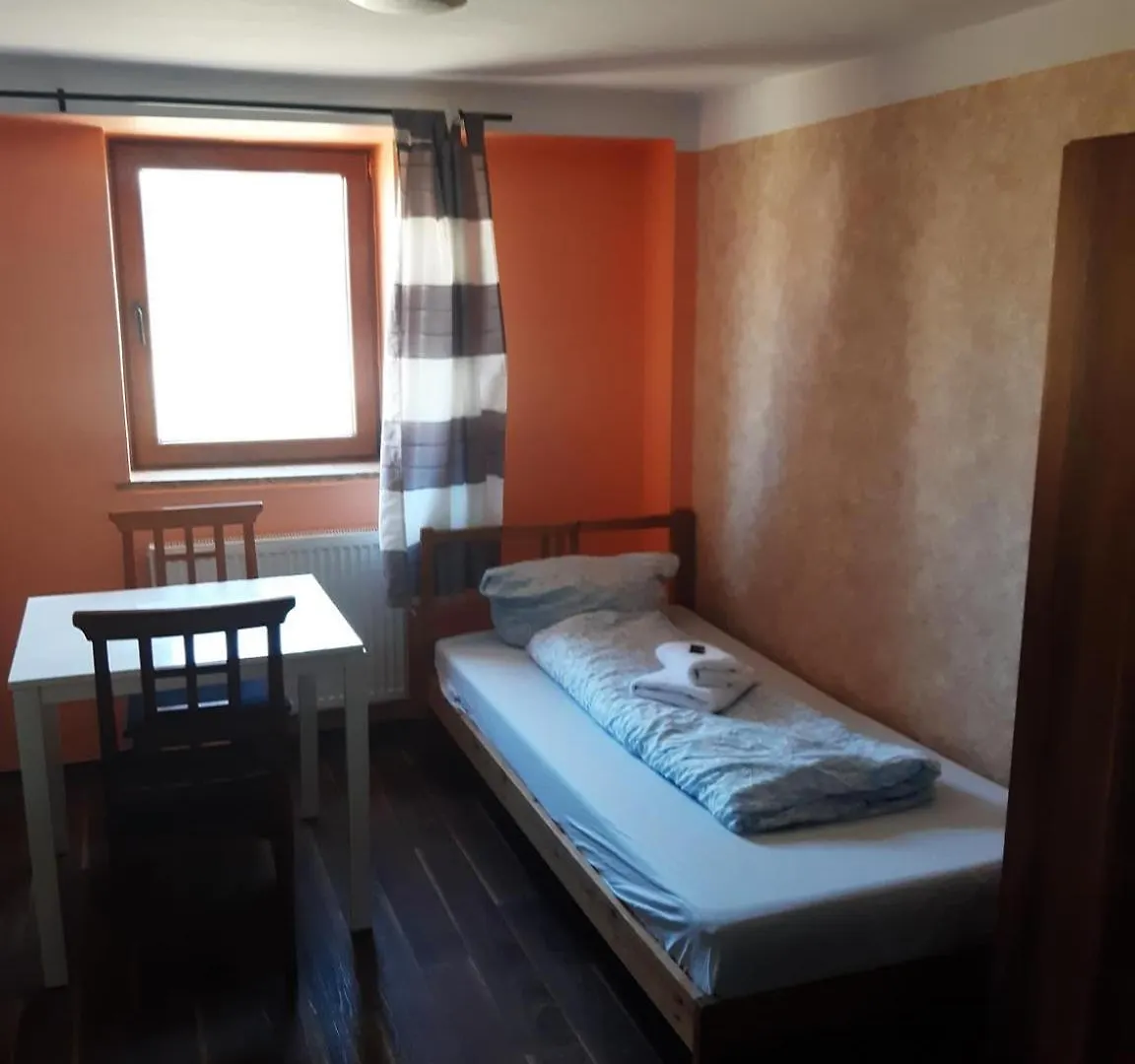 Low Budget Allach Hostel Rooms & Apartments Eve 168 뮌헨 0*,  독일