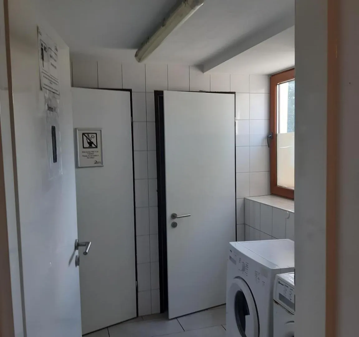 Low Budget Allach Hostel Rooms & Apartments Eve 168 뮌헨 0*,  독일
