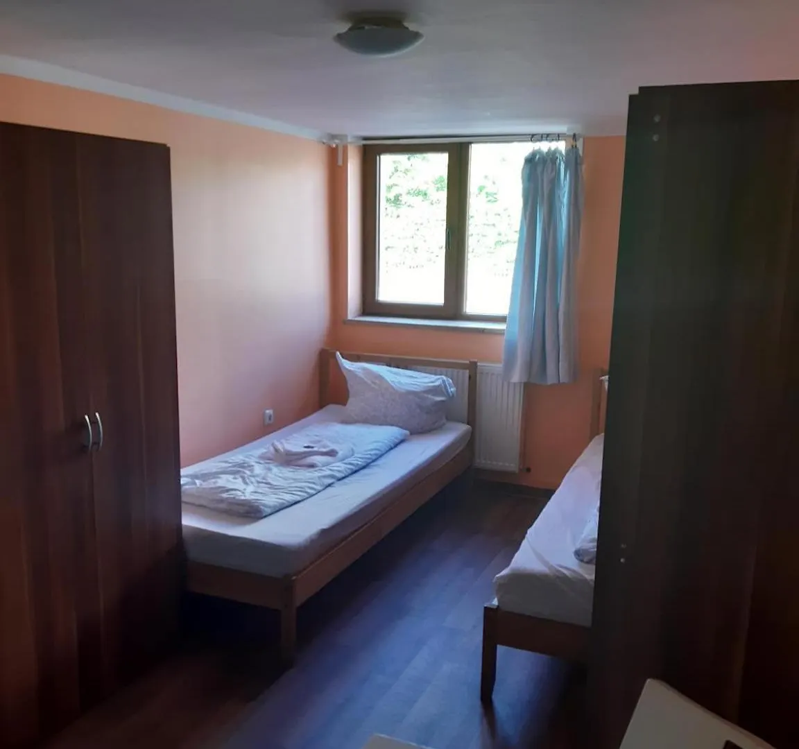 Low Budget Allach Hostel Rooms & Apartments Eve 168 ميونيخ