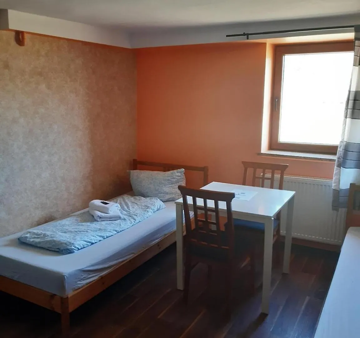 Low Budget Allach Hostel Rooms & Apartments Eve 168 뮌헨 0*,