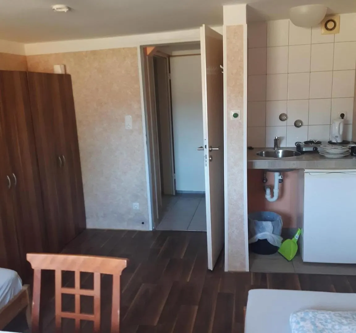 Low Budget Allach Hostel Rooms & Apartments Eve 168 뮌헨