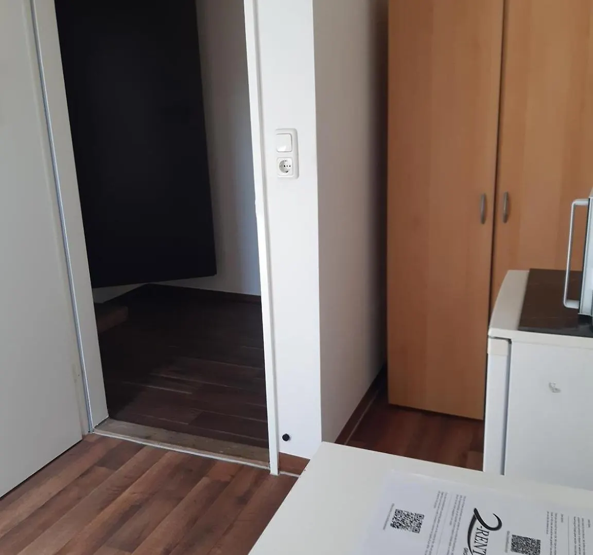 Low Budget Allach Hostel Rooms & Apartments Eve 168 뮌헨